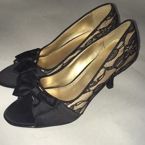 Lace bow heels